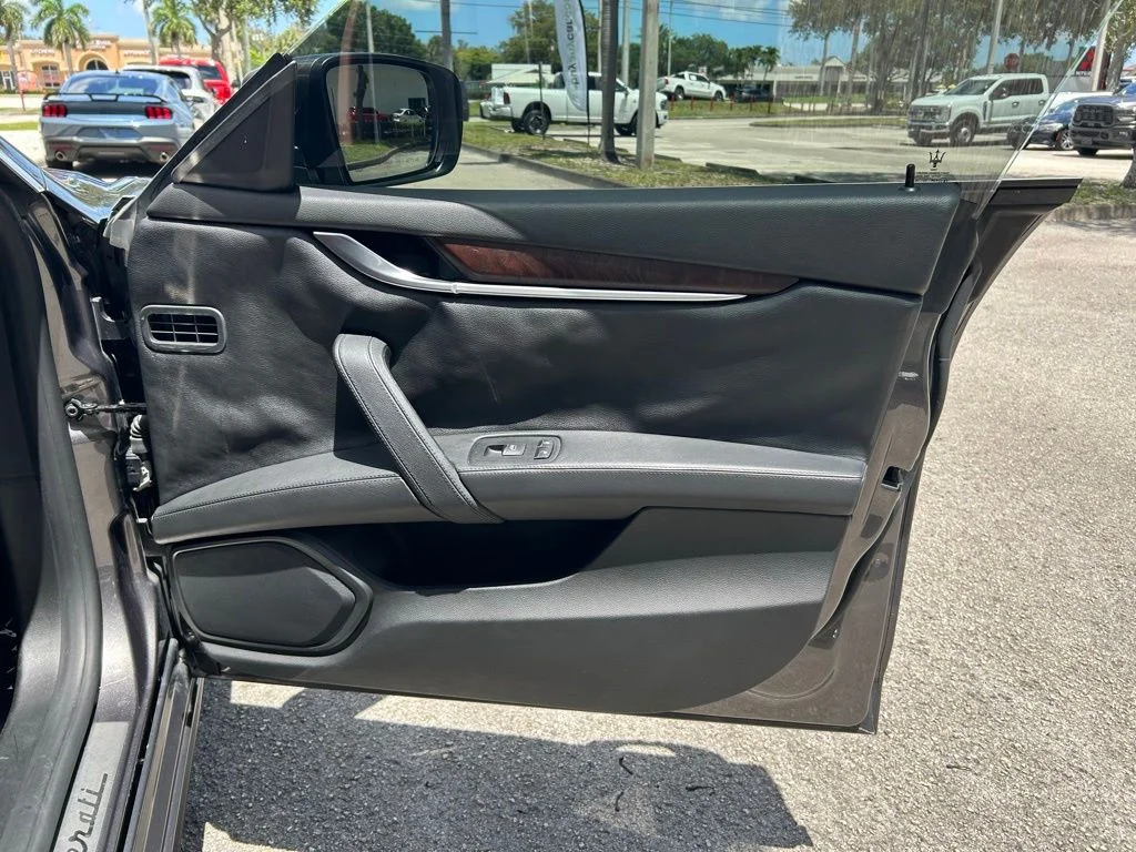 Used 2014 Gray Maserati Base image 28