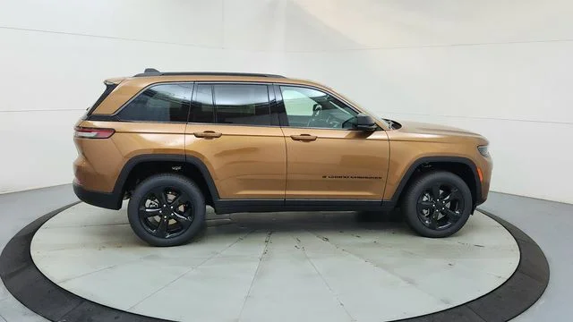 New 2026 Copper Shino Metallic Clear-Coat Exterior Paint Jeep Limited image 14