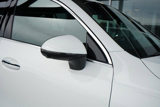 New 2026 Polar White Mercedes-Benz GLC 300 image 44