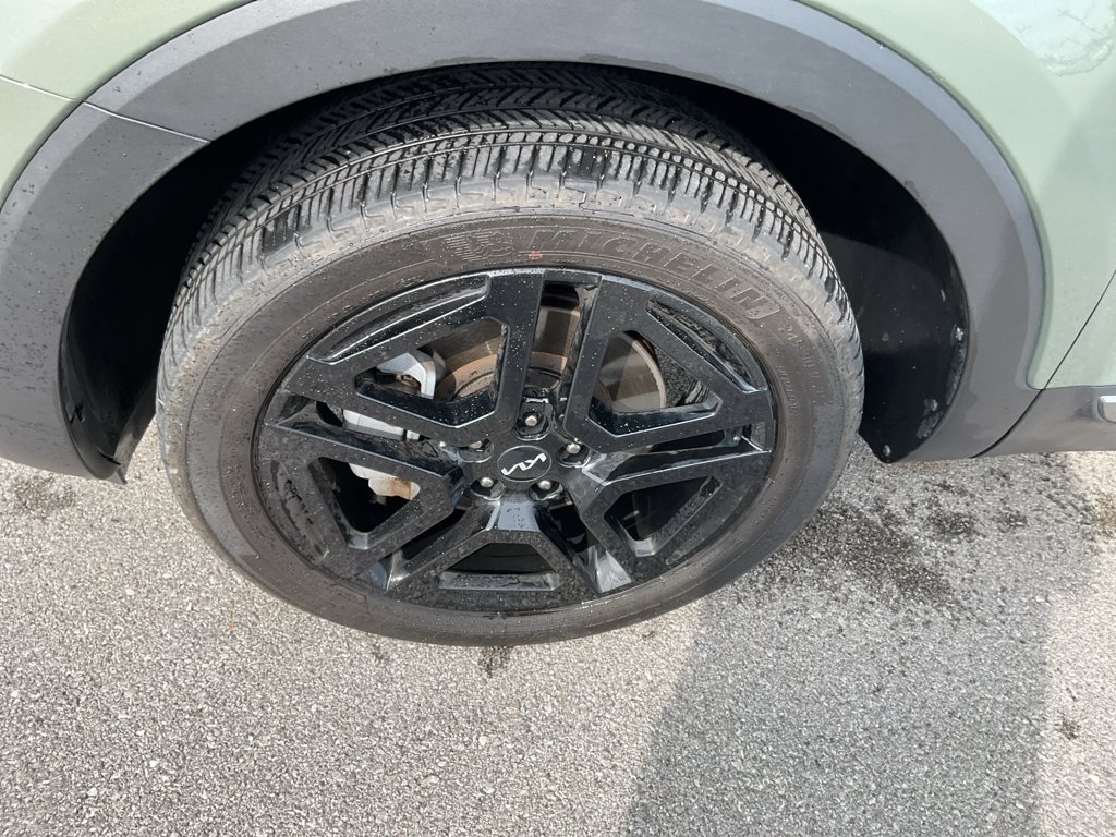 Used 2023 Jungle Green Kia EX X-Line image 5