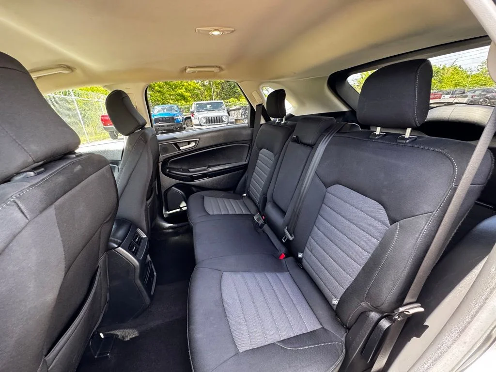 Used 2023  Ford SE image 18