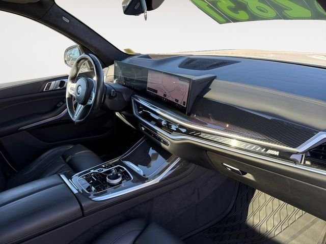 Used 2024 White BMW M60i image 17