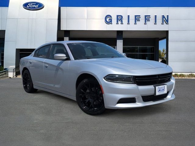Used 2022  Dodge SXT image 2
