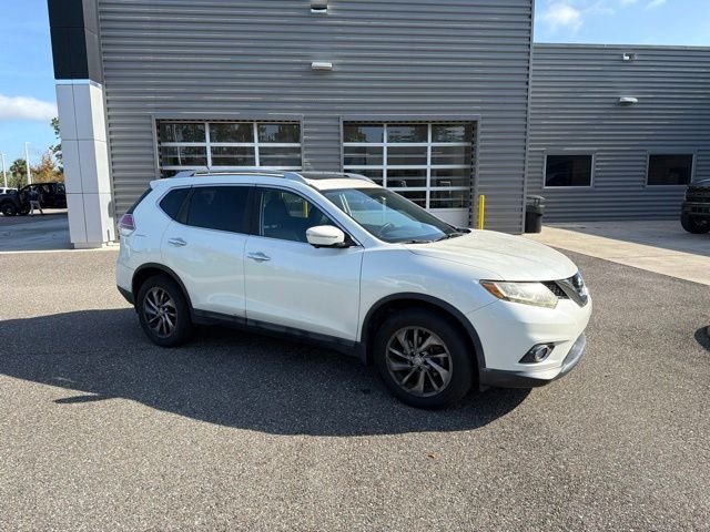 Used 2015 White Nissan SL image 2