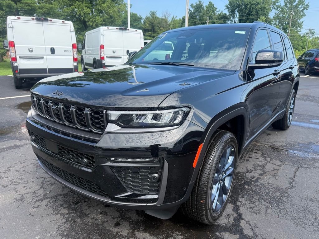 New 2026 Diamond Black Crystal Pearl-Coat Exterior Paint Jeep Limited image 8