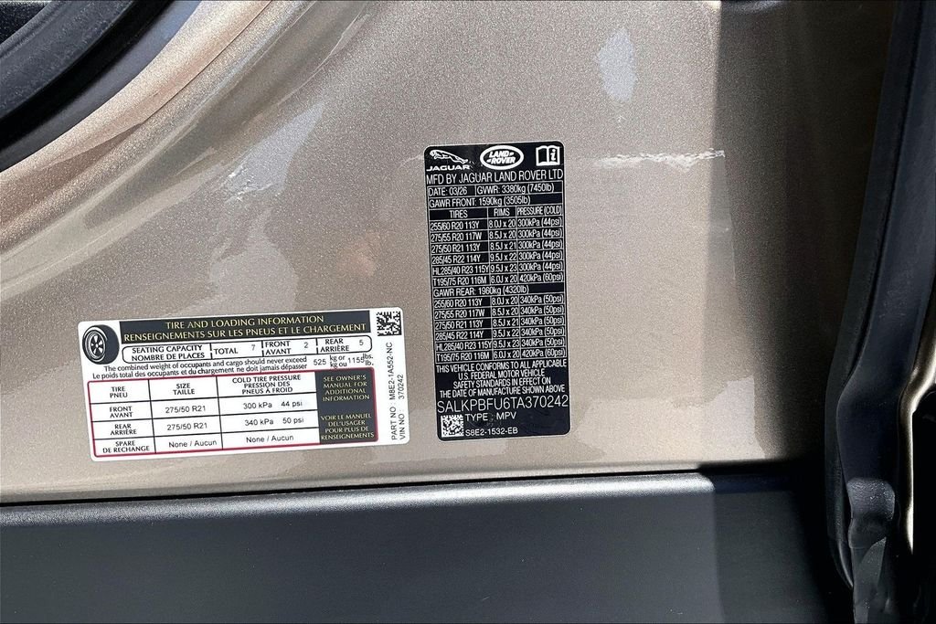 New 2026 SUNSET GOLD GLO Land Rover SE image 8