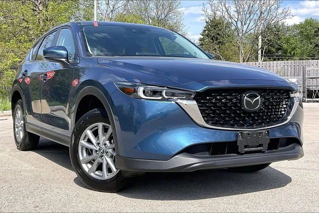 2023 Mazda CX-5 S Preferred package Auto AWD's photo