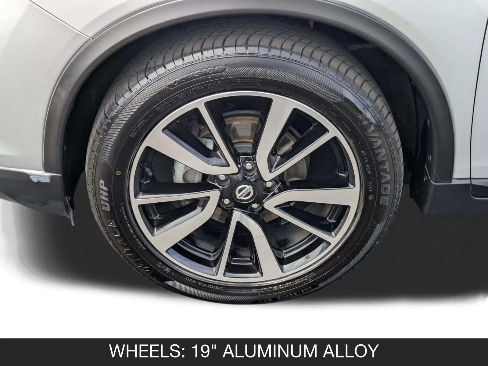 Used 2019 Brilliant Silver Metallic Nissan SL image 11