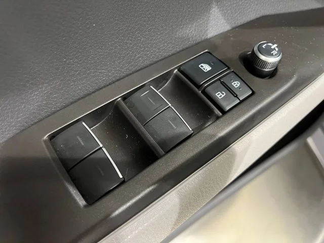 Used 2021  Toyota XLE image 10
