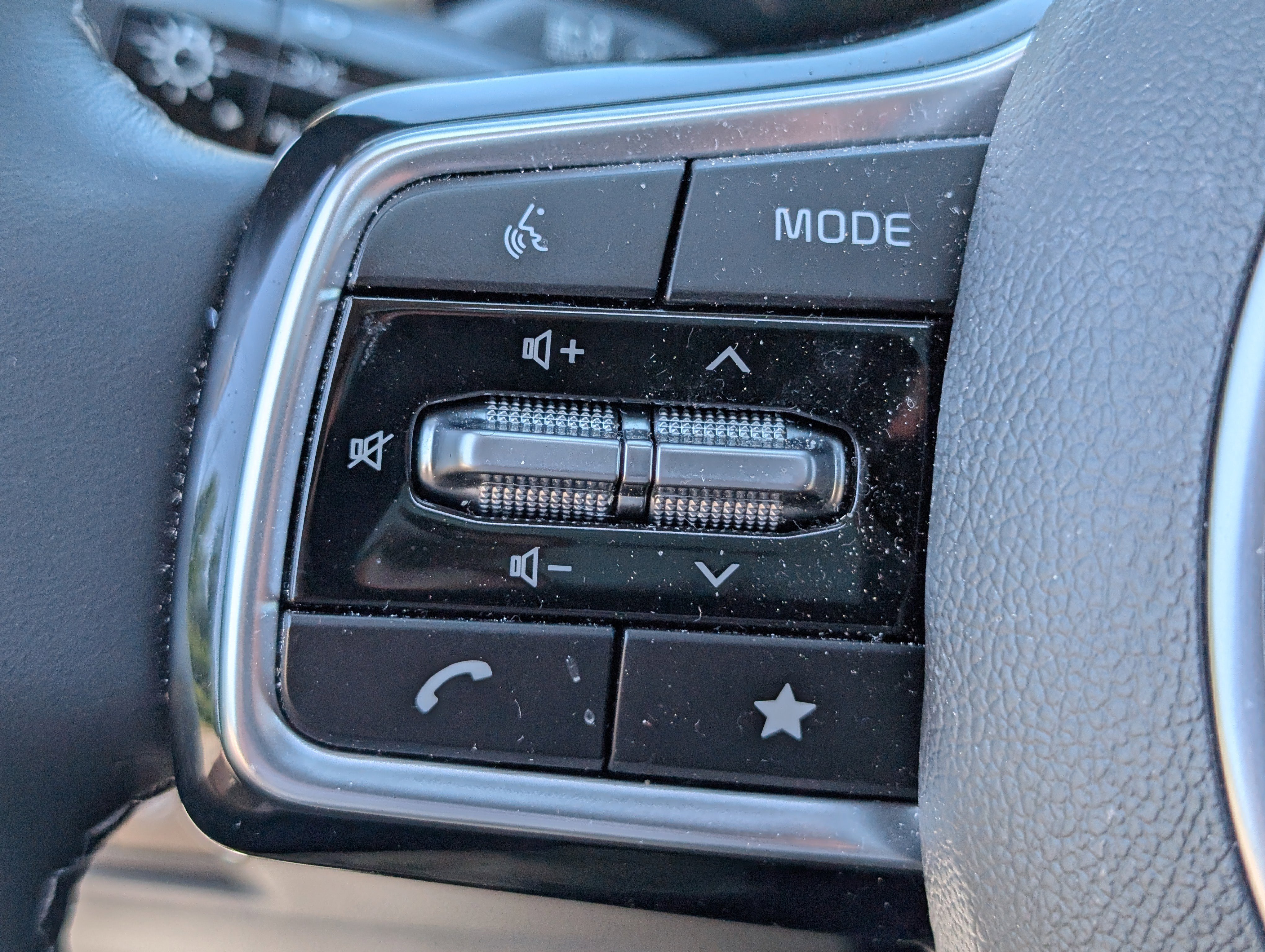 2025 Kia Sorento S - Photo 18