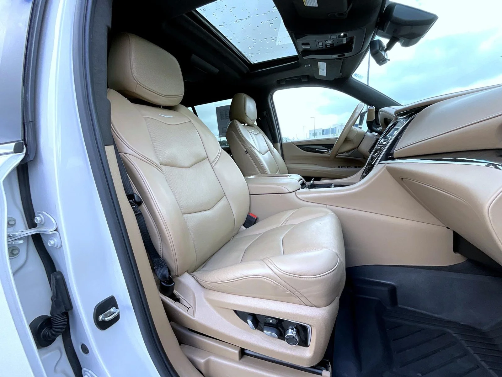 Used 2020 White Cadillac Platinum Edition image 16