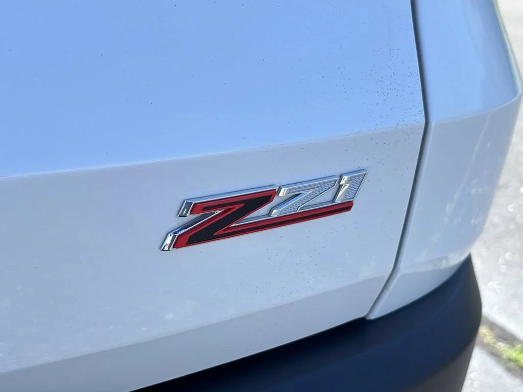 Used 2025 Iridescent Pearl Tricoat Chevrolet Z71 image 13
