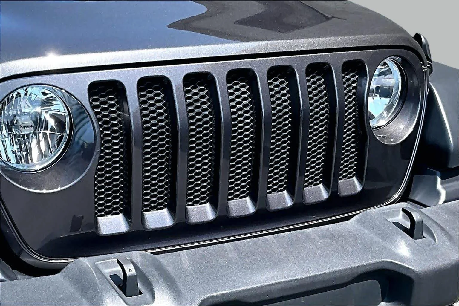 Used 2023 Granite Crystal Metallic Clearcoat Jeep Sport image 30