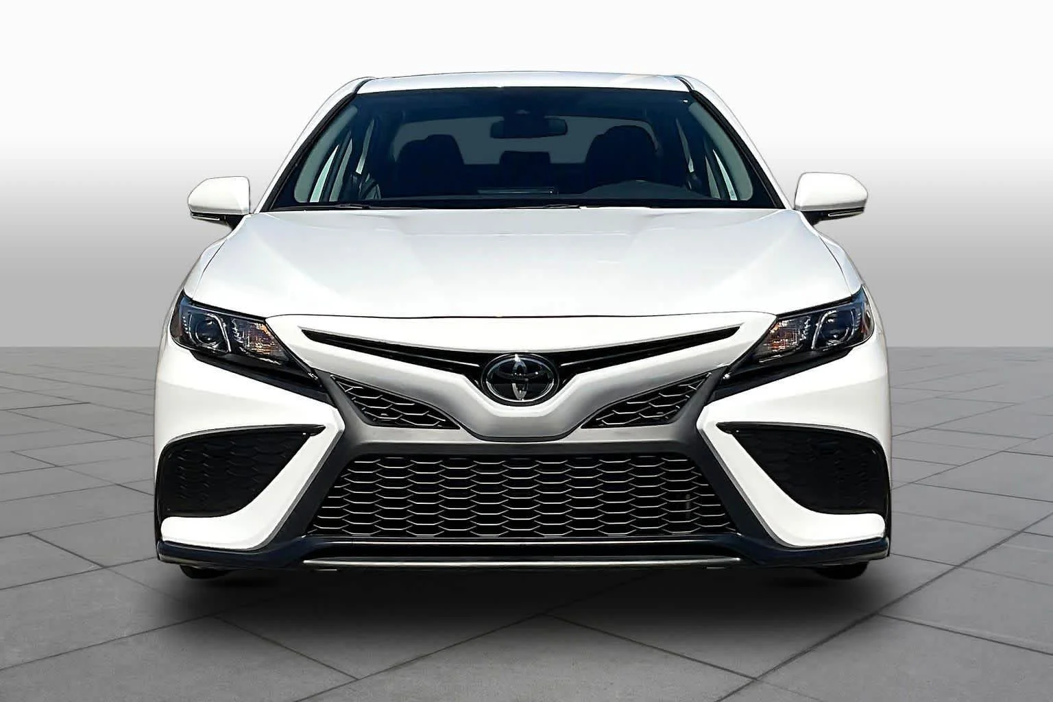 Used 2024 Ice Cap Toyota SE image 4