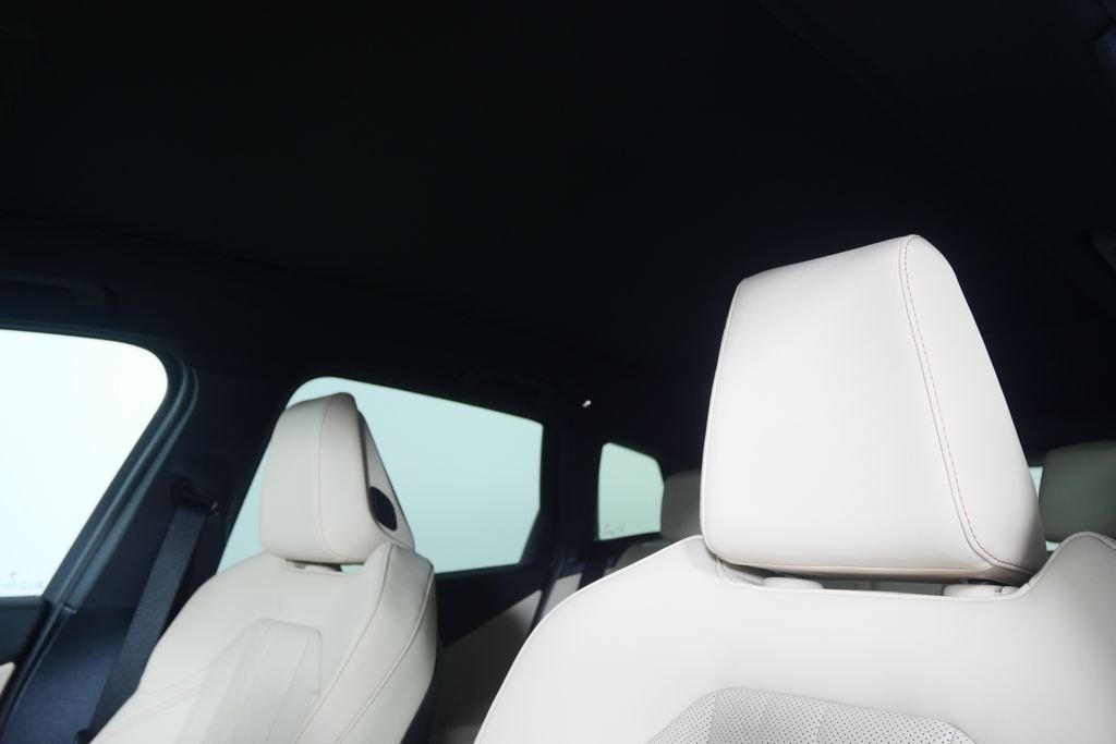 New 2026 Alpine White BMW 30 xDrive image 11