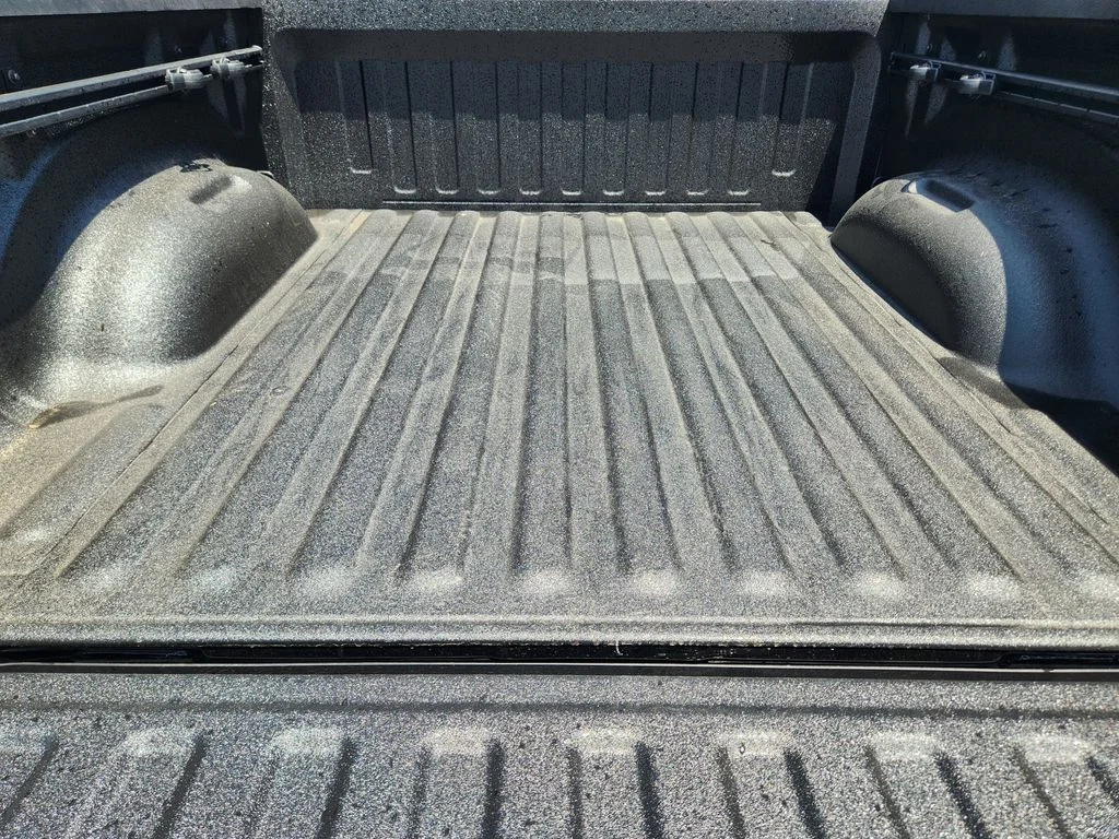 New 2026 Diamond Black Crystal Pearl-Coat Exterior Paint RAM Laramie image 23