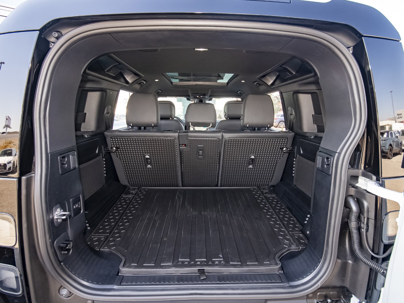 New 2026 Fuji White Land Rover X-Dynamic SE image 52