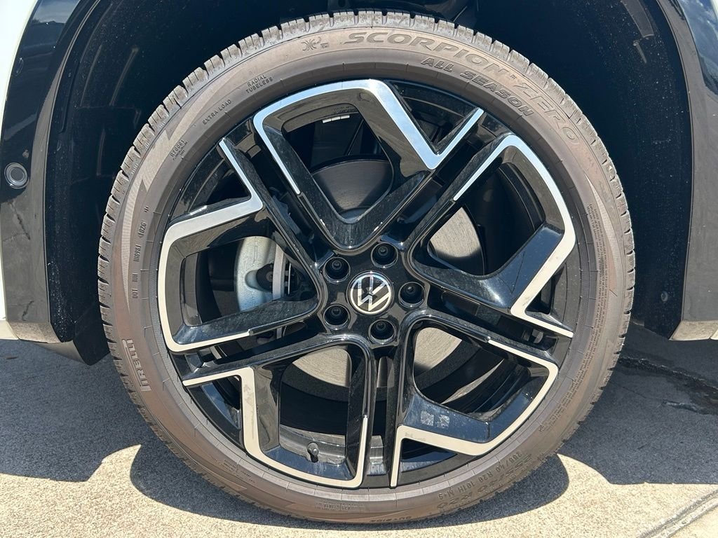 New 2026 White/off-white Volkswagen SEL R-Line Turbo image 33