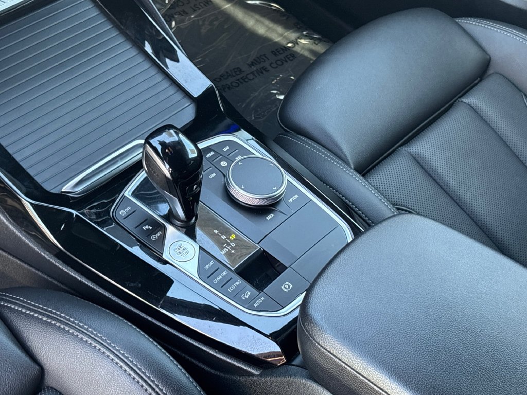 Used 2022 Jet Black BMW xDrive30i image 26