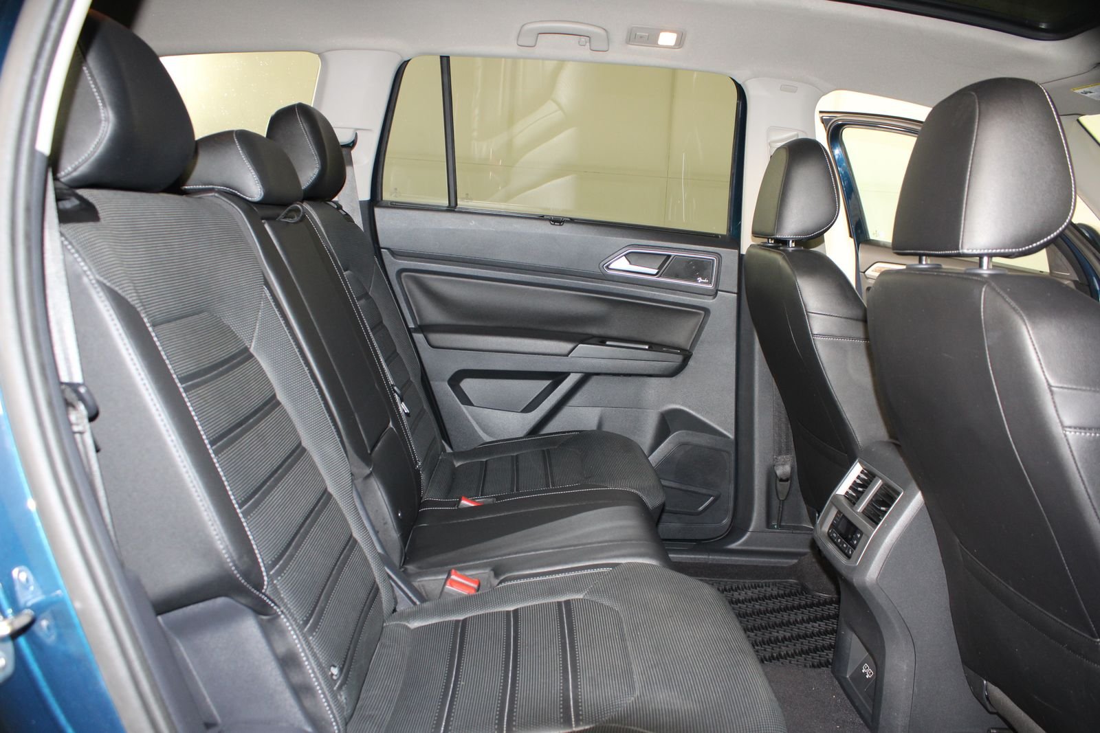 Used 2019 Blue Volkswagen SEL Premium image 14