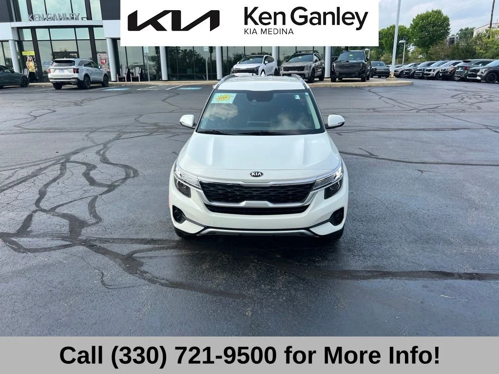 Used 2021 White Kia S image 4