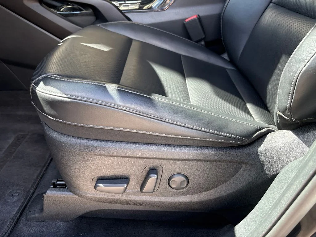 Used 2025 Black Kia S image 12