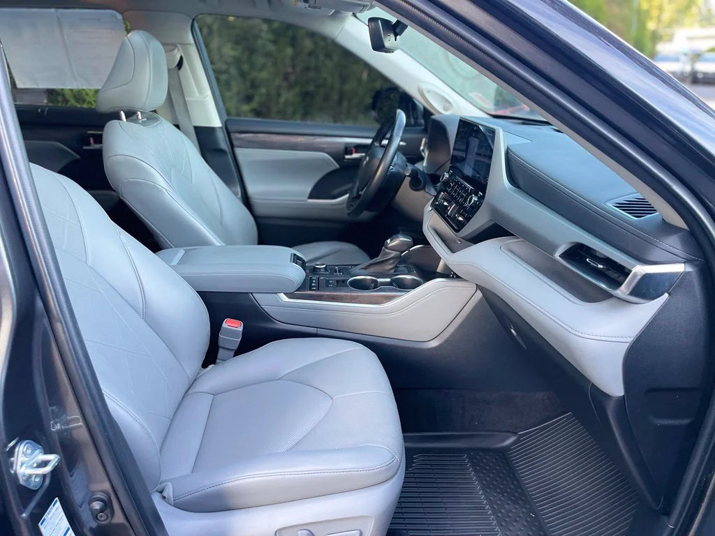 Used 2022 Magnetic Gray Metallic Toyota Platinum image 26