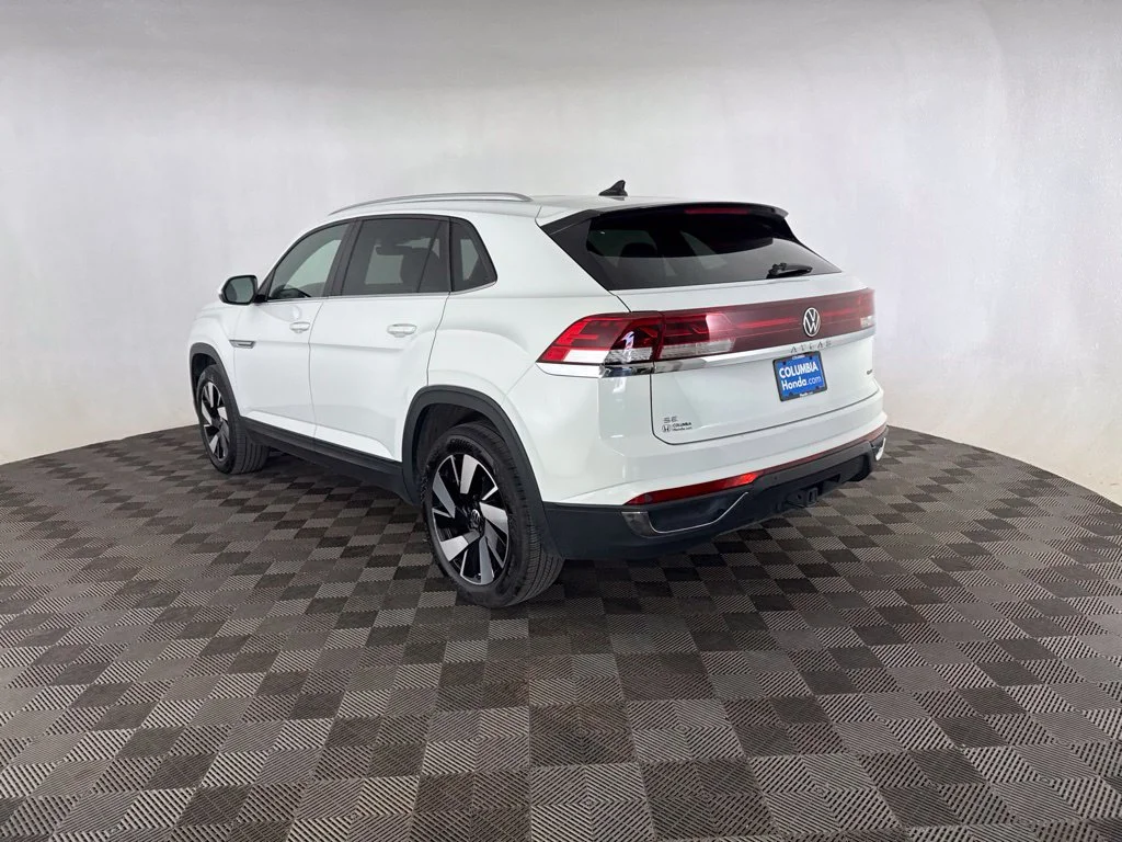 Used 2025  Volkswagen 2.0T SE w/Technology image 7