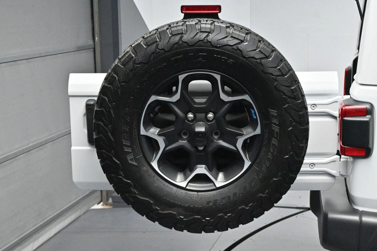 Used 2023 Bright White Clearcoat Jeep Rubicon image 36