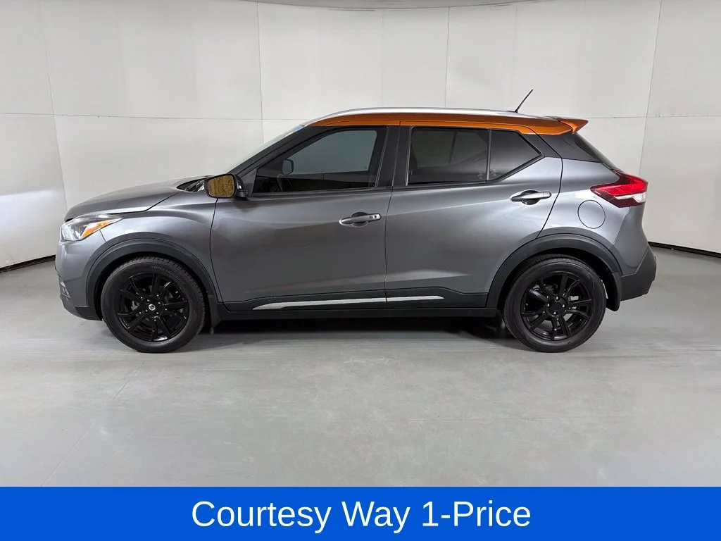 Used 2020 Gray Nissan SR image 6