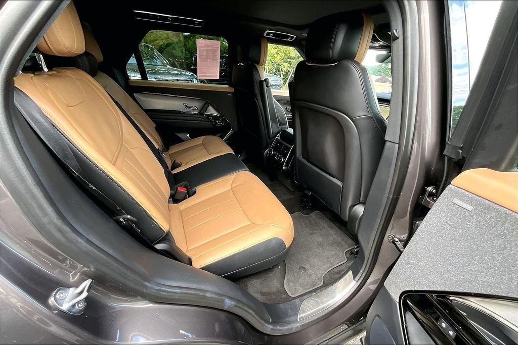 Used 2023  Land Rover SE Dynamic image 29