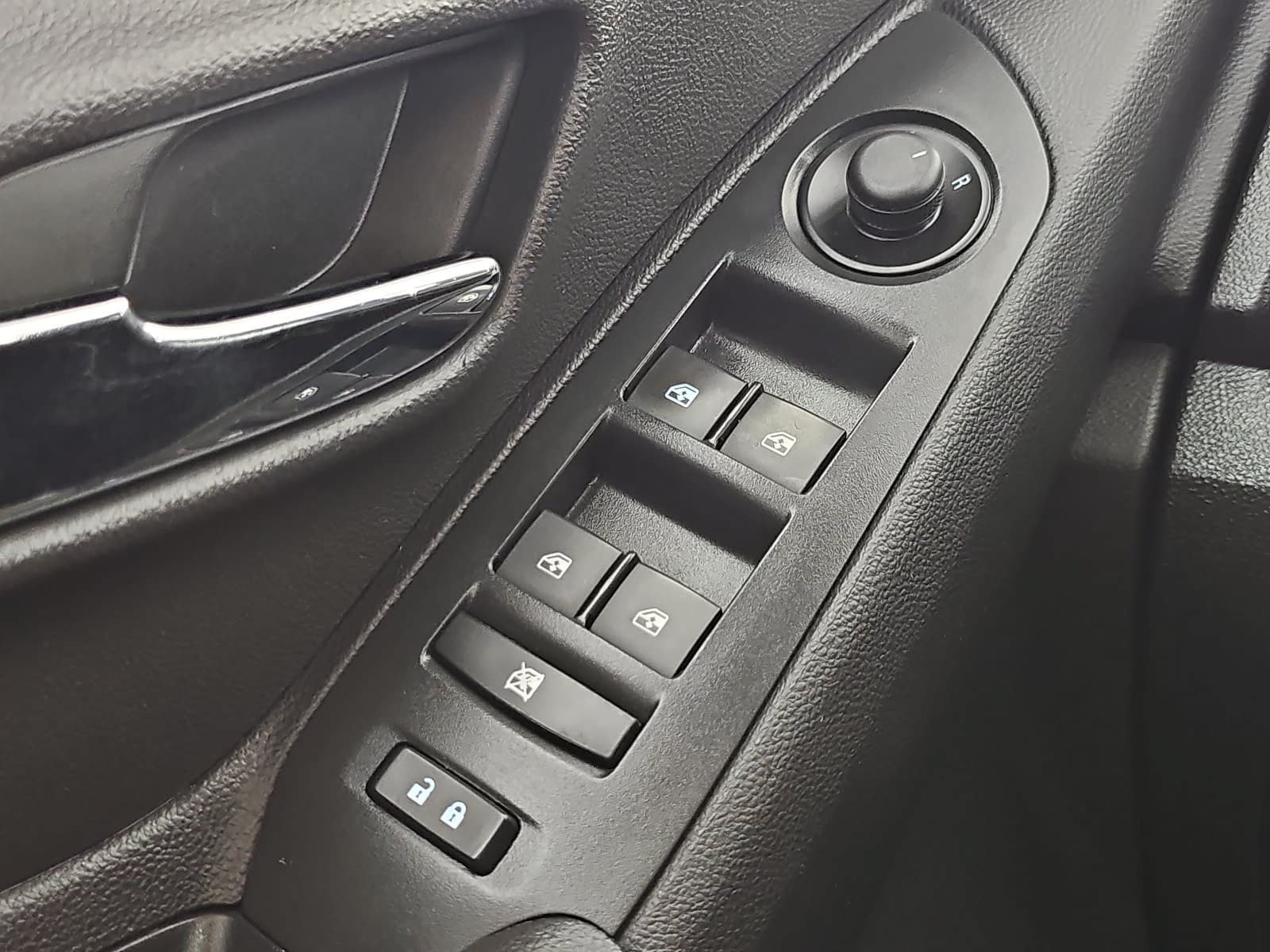 Used 2016 White Chevrolet LS image 26