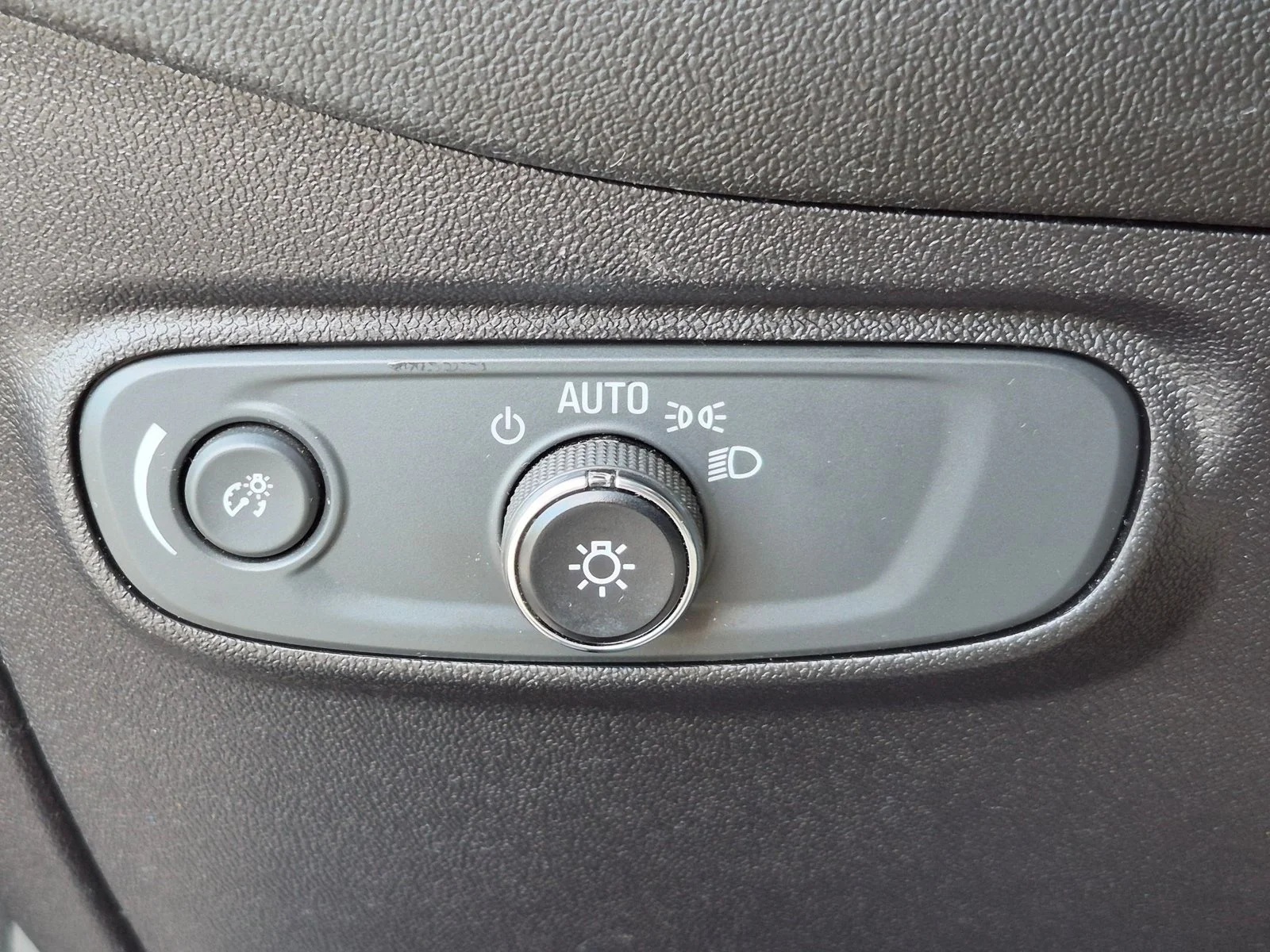 Used 2018 Nightfall Gray Metallic Chevrolet LT image 13