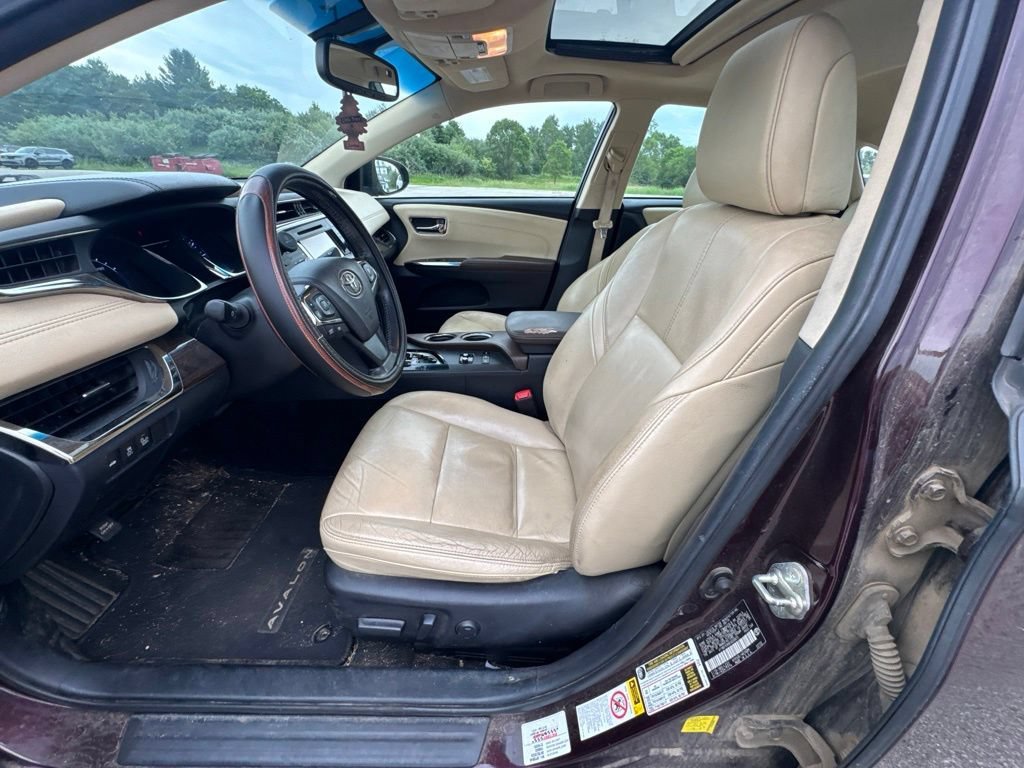 Used 2014  Toyota Limited image 20