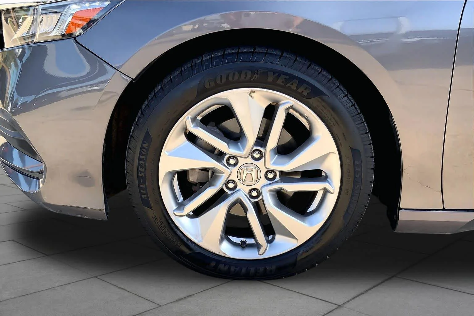 Used 2019 Modern Steel Metallic Honda LX 1.5T image 9