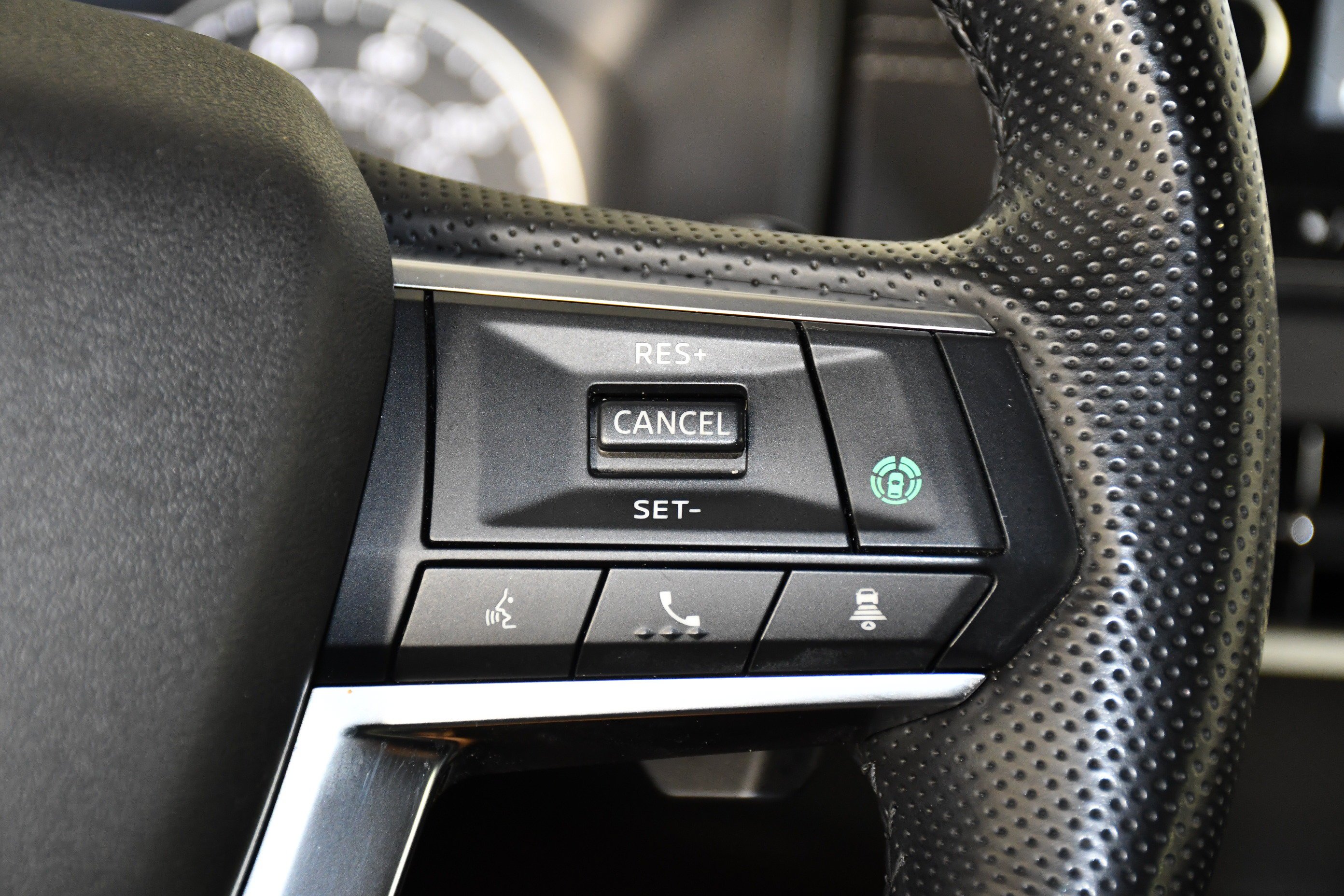 Used 2024 Mercury Gray Metallic Mitsubishi SE image 21