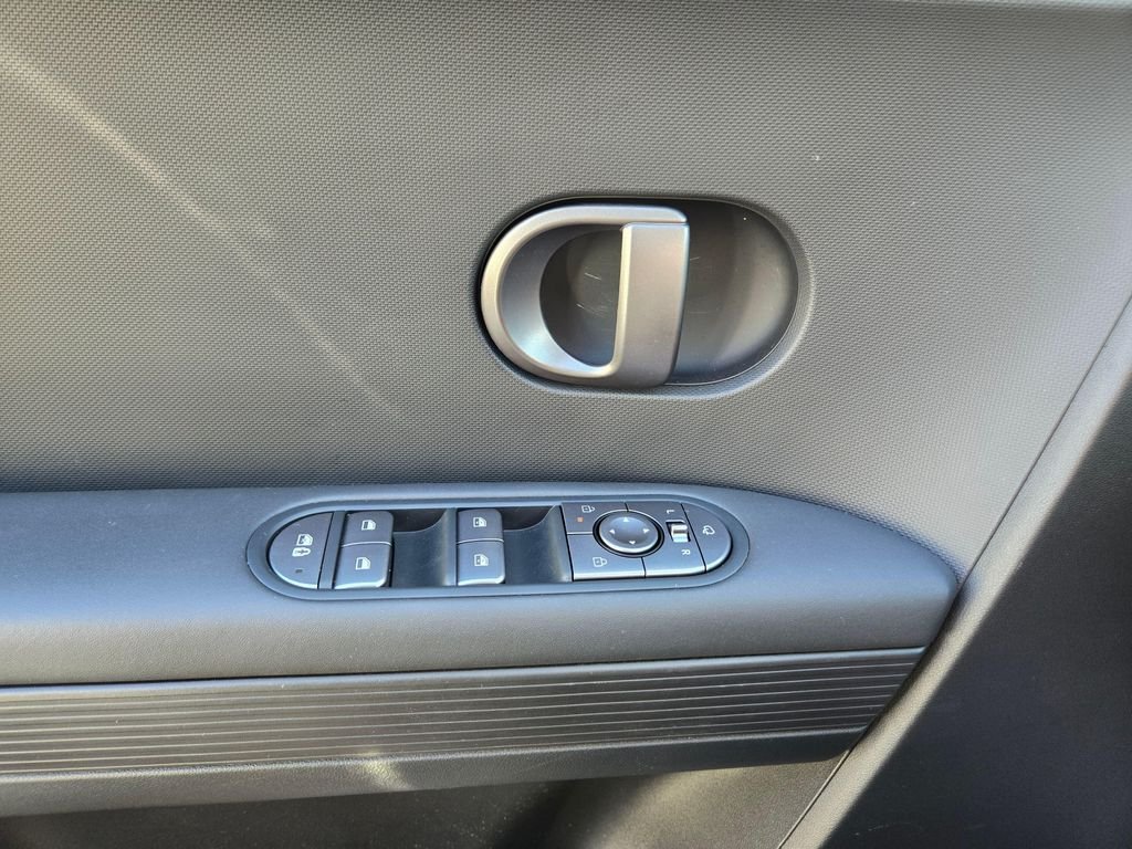 Used 2025 Atlas White Hyundai SEL image 21