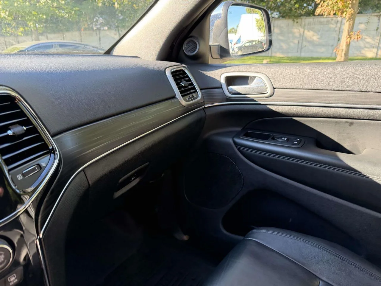Used 2021 Granite Crystal Metallic Clearcoat Jeep Limited 4x4 image 30