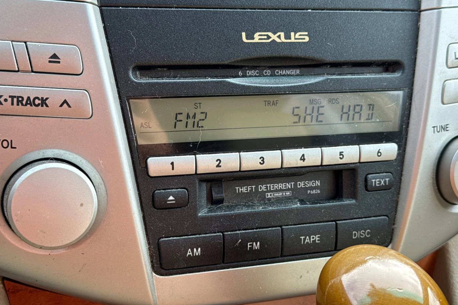 Used 2004  Lexus  image 17