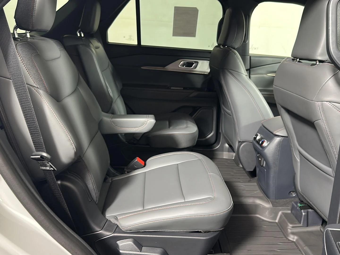 New 2027 Avalanche Gray Ford Active image 29