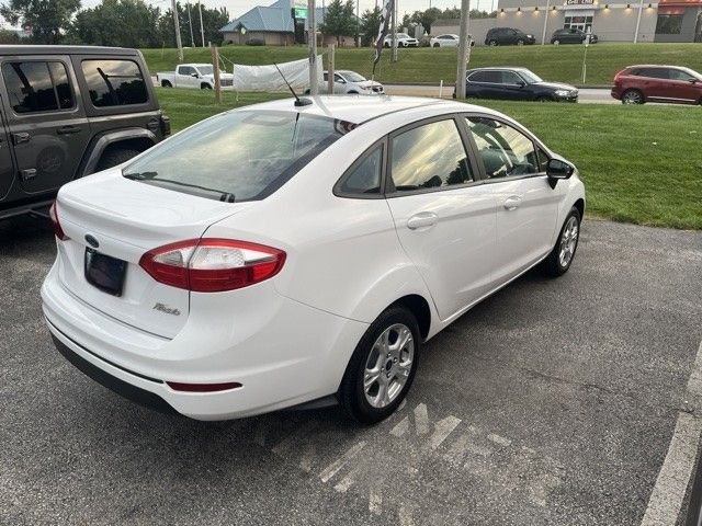 Used 2016 White Ford SE image 6