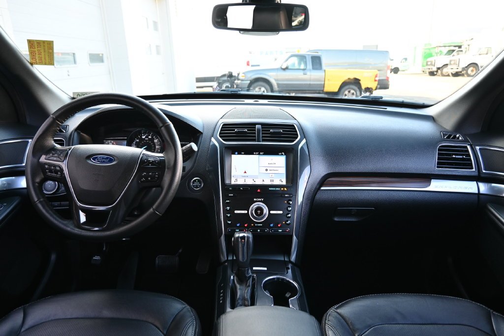 Used 2019 Burgundy Ford Limited image 28
