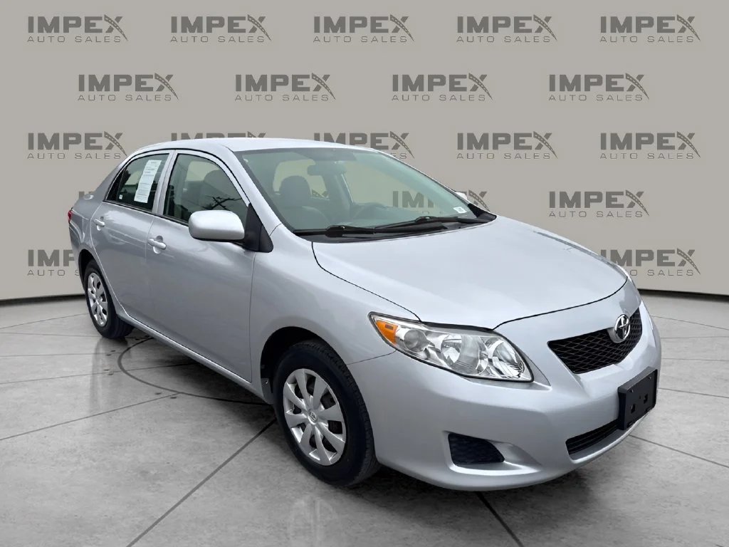 Used 2010 Silver Toyota LE image 7