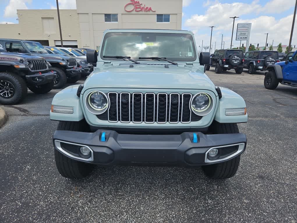 Used 2024 Earl Clearcoat Jeep Sahara image 2