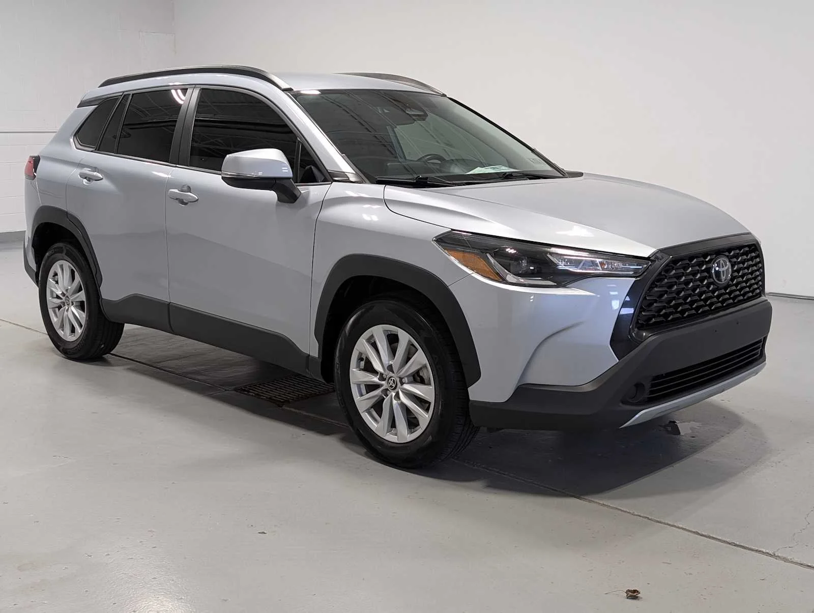 Used 2023 Sonic Silver Toyota LE image 6