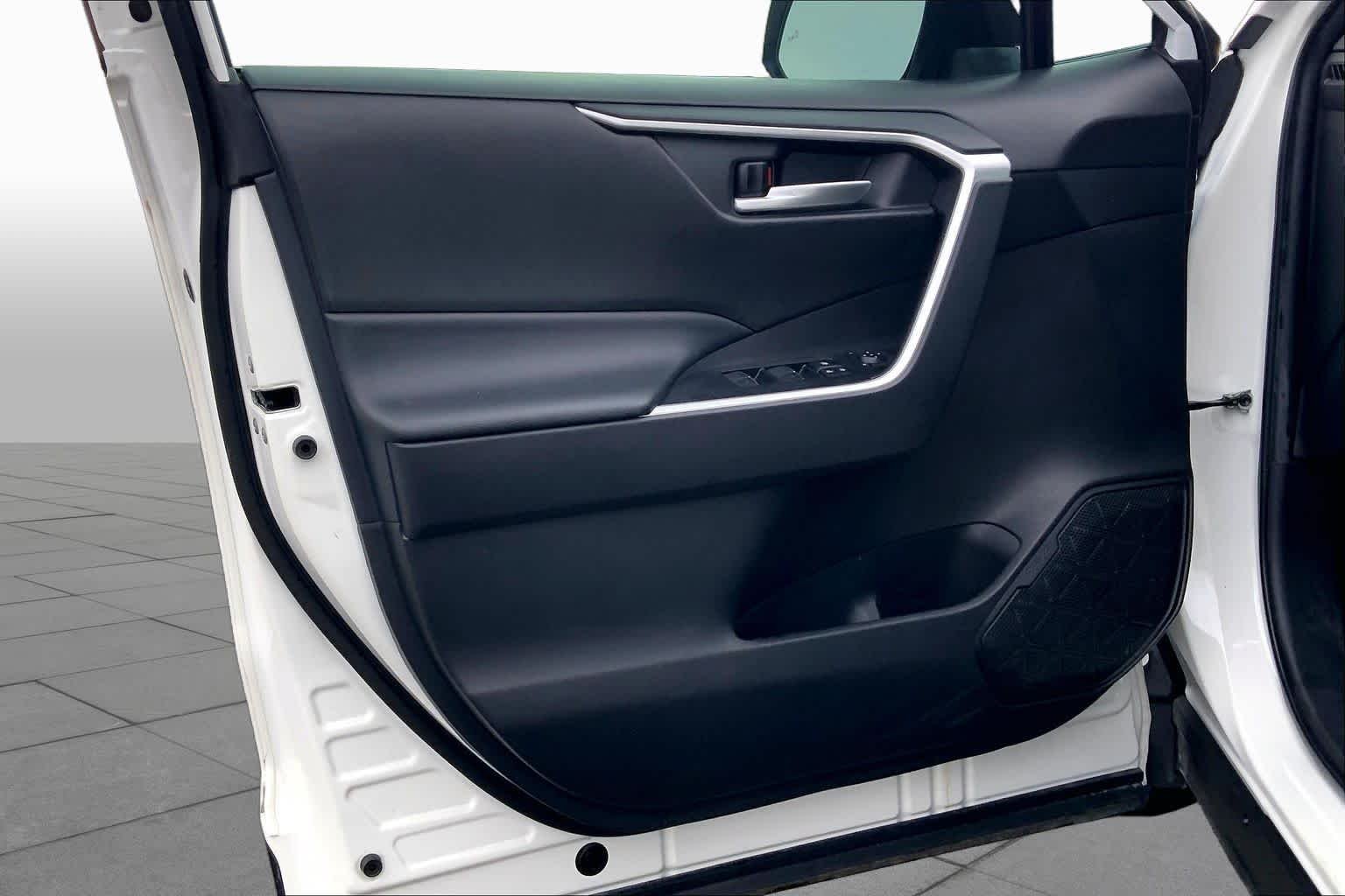 Used 2023 Ice Cap Toyota XLE image 22