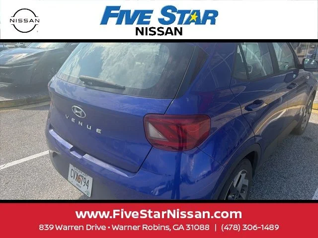 Used 2023 Blue Hyundai Limited image 3