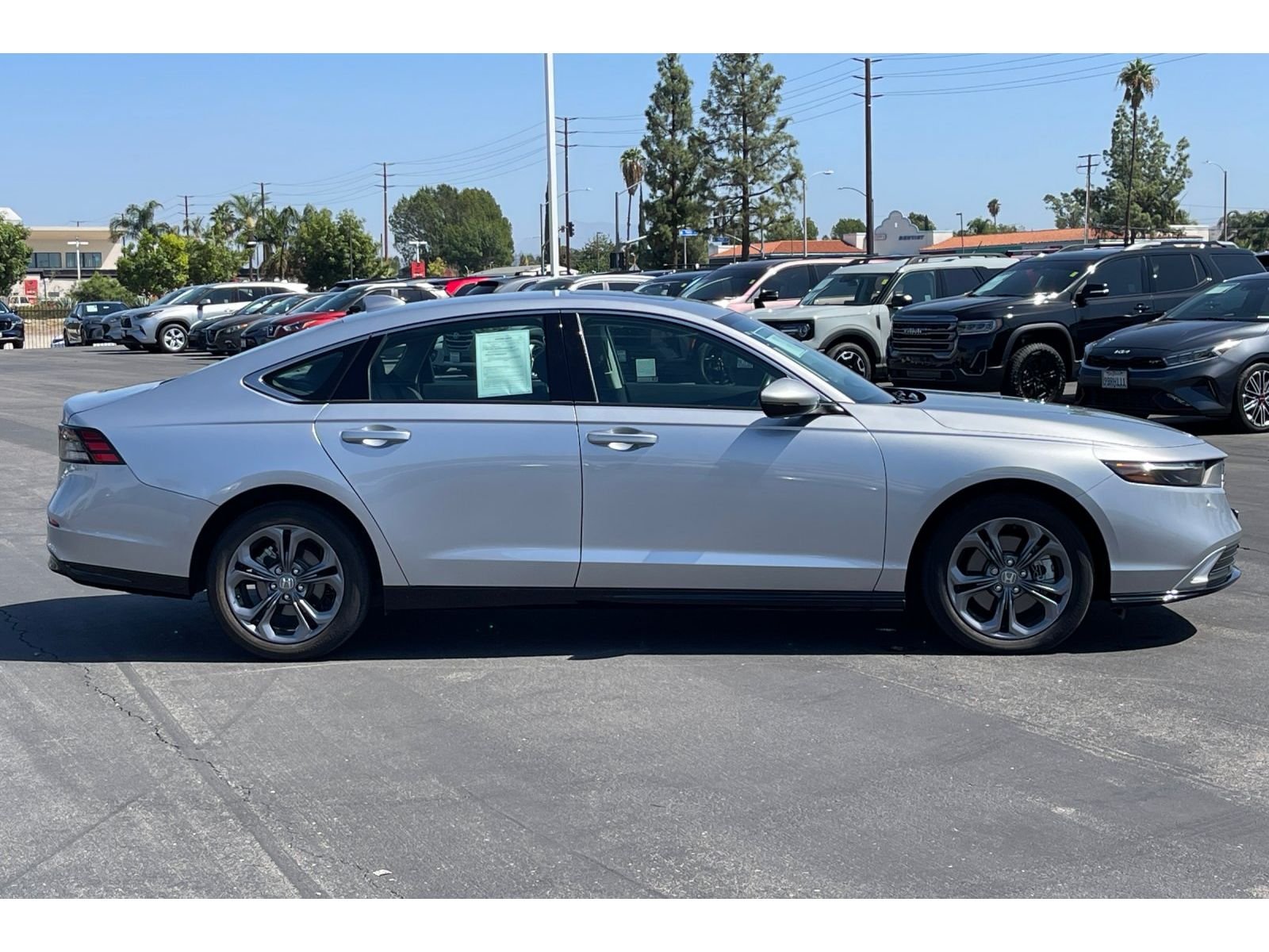 Used 2025 Solar Silver Metallic Honda EX-L image 7