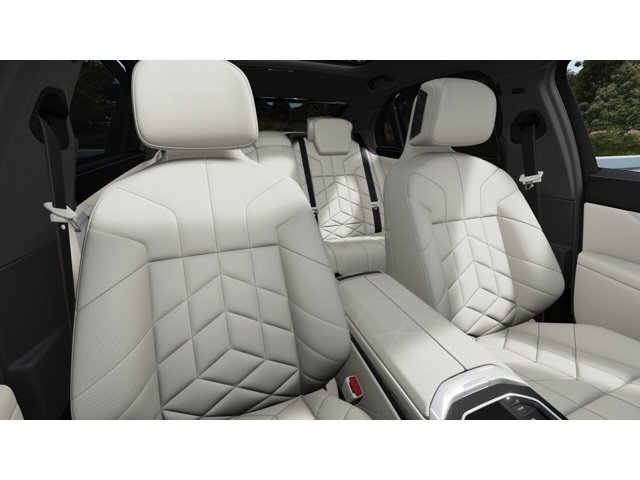 New 2025 Mineral White Metallic BMW 740i xDrive image 11