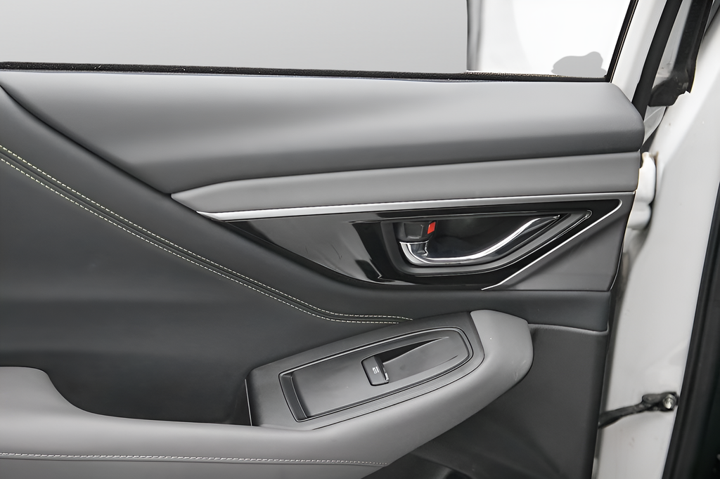 Used 2023 Crystal White Pearl Subaru Onyx Edition image 31